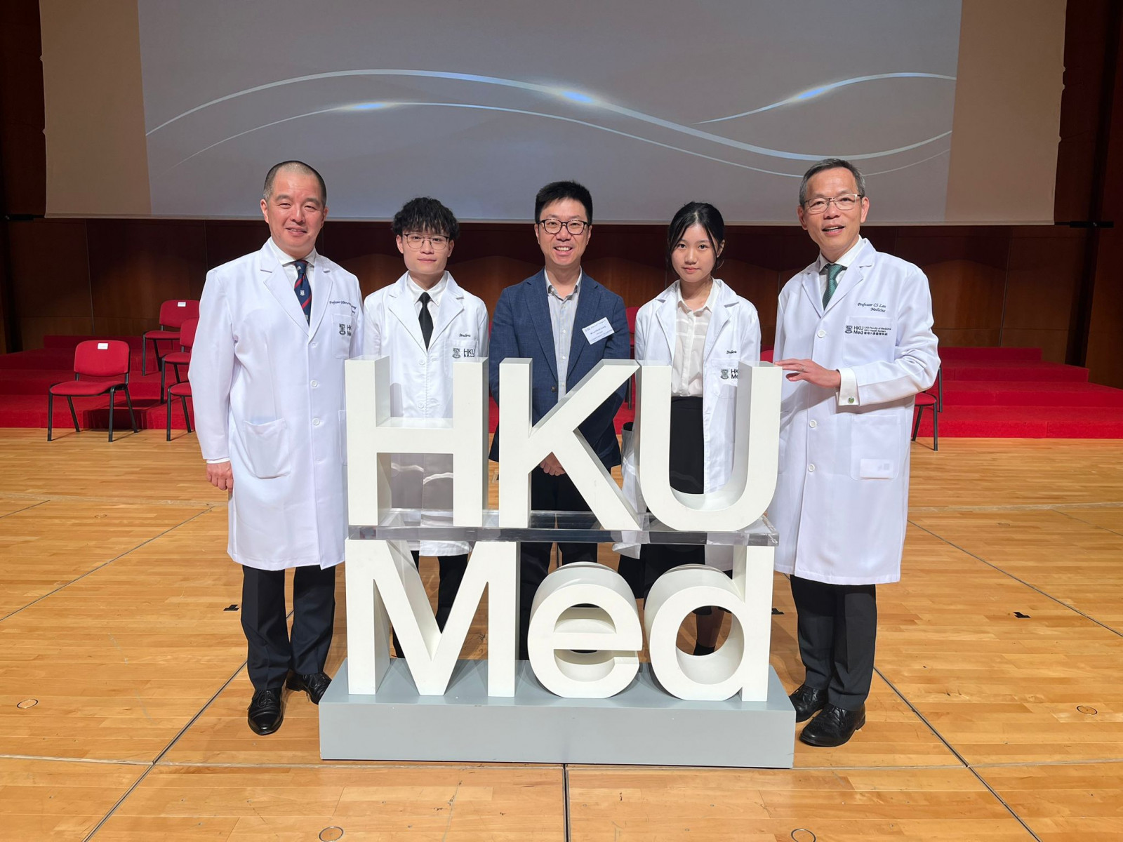 The White Coat Ceremony of Faculty of Medicine, HKU - Two alumni enrolled in the Medical School
